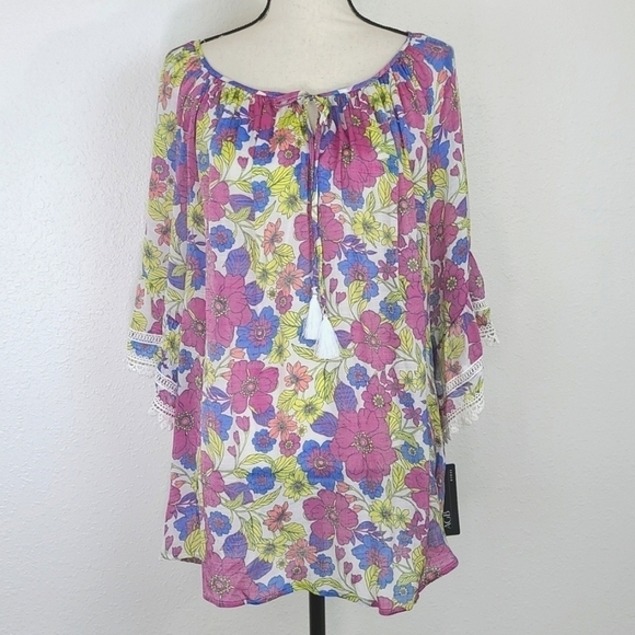 AGB Tops - *NWT* AGB Floral Lightweight Top w/Lace Detailing, size 3X